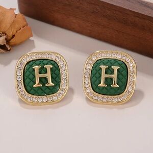 Geo Square Stud Earrings “H”